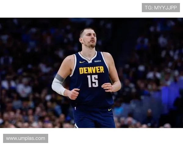 文班亚马挡拆吸引包夹，盖帽压过约基奇